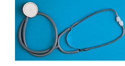 FONENDOSCOPIO LEGGERO PIATTO CON MEMBRABA ARCHETTO BIAURICOLARE PER AUSCULTAZIONE CON MOLLA ESTERNA - Farmaunclick.it