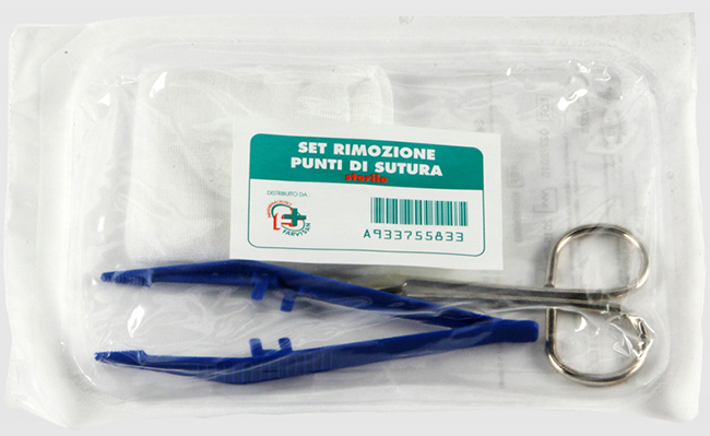SET PER LA RIMOZIONE DEI PUNTI DI SUTURA COMPOSTO DA 1 FORBICE 1 PINZETTA 2 COMPRESSE DI GARZA DI COTONE - Farmaunclick.it